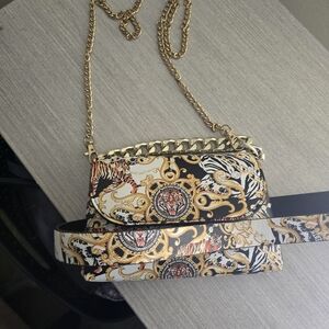 Elegant Black and Gold Chain Shoulder Bag